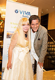 Society Lady Simone Petrov, Filmkaufmann Hans Meynr (&copy;Foto: Mila Pairan)